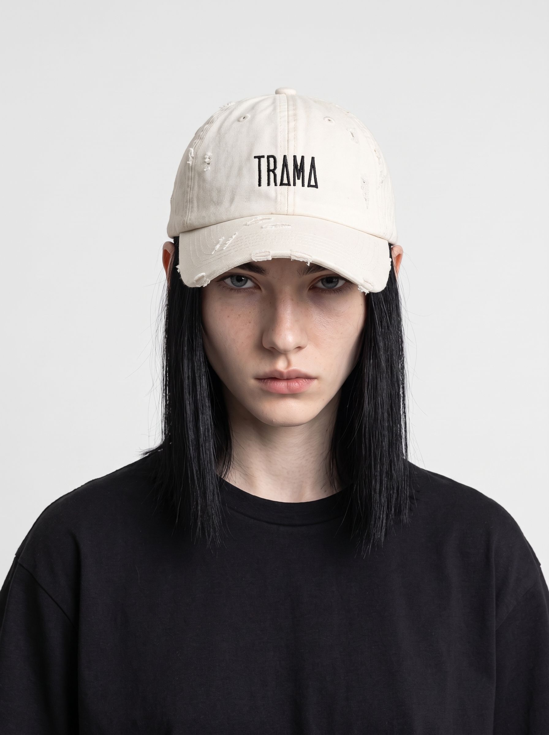 Gorra Trama cruda desgastada con bordado TRAMA en hilo negro, vista frontal